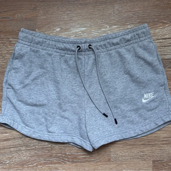 Nike Shorts - Picture 1 of 9
